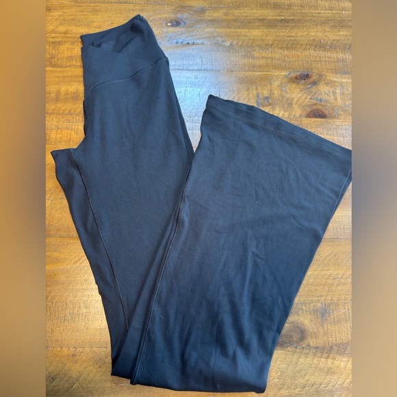 Offline Aerie Medium Real Me Flare Leggings Hi-Rise Crossover - Picture 3 of 5